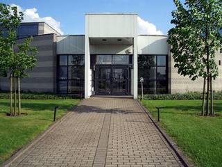 UNIEK REPRESENTATIEF KANTORENCOMPLEX MET KANTOREN VANAF 25M² MET RUIME PARKING, CENTRAAL GELEGEN TE OPGLABBEEK.BESCHIKBAARHEID OP AANVRAAG. INFORMEER...