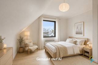 Te koop in MERELBEKE-BOTTELARE:<br />In een rustige en residentiële verkaveling bevindt zich deze vrijstaande woning op een mooi perceel van 824 m². <br />Deze gezinswoning werd gebouwd in 1989 en is vandaag te renoveren. <br />Niettegenstaande is dit pand een uitgelezen kans voor wie ruimte, privacy en toekomstwaarde weet te waarderen.<br /><br />De INDELING omvat een mooie inkomhal met gastentoilet en lavabo, gevolgd door de lichtrijke leefruimte, geïnstalleerde keuken en annex de praktische berging. <br />Verder beschikt u over een grote inpandige garage, een ruime kelder en de zolder, bereikbaar via een luik, die dienst doet als extra berging.<br />Boven tellen we 3 slaapkamers, waarvan 1 met een aparte ruimte die kan dienst doen als dressing en de ruime badkamer met douche en ligbad apart.<br /><br />Rondom de woning strekt zich een royale tuin uit die rust, groen en privacy combineert.<br /><br />TROEF: <br />Het perceel en de (ver)bouwmogelijkheden van de gemeente bieden bovendien interessante uitbreidingsmogelijkheden om hier een hedendaagse, energiezuinige gezinswoning te realiseren.<br />Van de gemeente mag u de woning aan de linker kant uitbreiden tot een gevelbreedte van max. 18 meter (nu meet de gevel 11,50 m) met of zonder verdieping.<br />Kortom, deze woning is een unieke opportuniteit voor wie locatie, een groot perceel en de toekomstwaarde weet te waarderen.<br /><br />Voor meer informatie of een bezoek, contacteer Marianne 0478 38 12 88<br />Vermelde oppervlakten zijn louter informatief en niet gebonden.