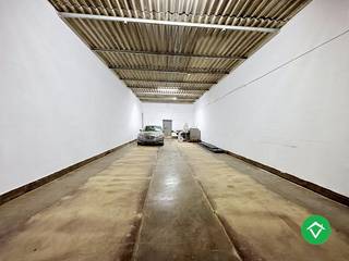 Deze opslagruimte heeft een oppervlakte van 100m², gelegen te Hooglede.Dit pand is enkel bedoeld voor opslagruimte. Elektriciteit voorzien...