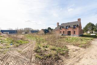 Uniek gelegen perceel bouwgrond te Sint-Idesbald !Oppervlakte 891m²Troeven: * Zeer exclusieve ligging ! * Residentiële villawijk !  * Geen...