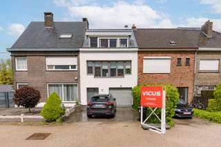 Are you looking for a spacious home with character and an excellent location in Ghent? Then this property at Brugsevaart 131 is definitely worth...