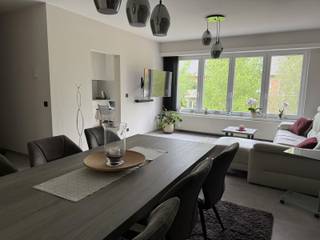 Dit ruim appartement beschikt over twee volwaardige slaapkamers en is gelegen in een rustige straat te Schoten. Winkels, scholen en openbaar...