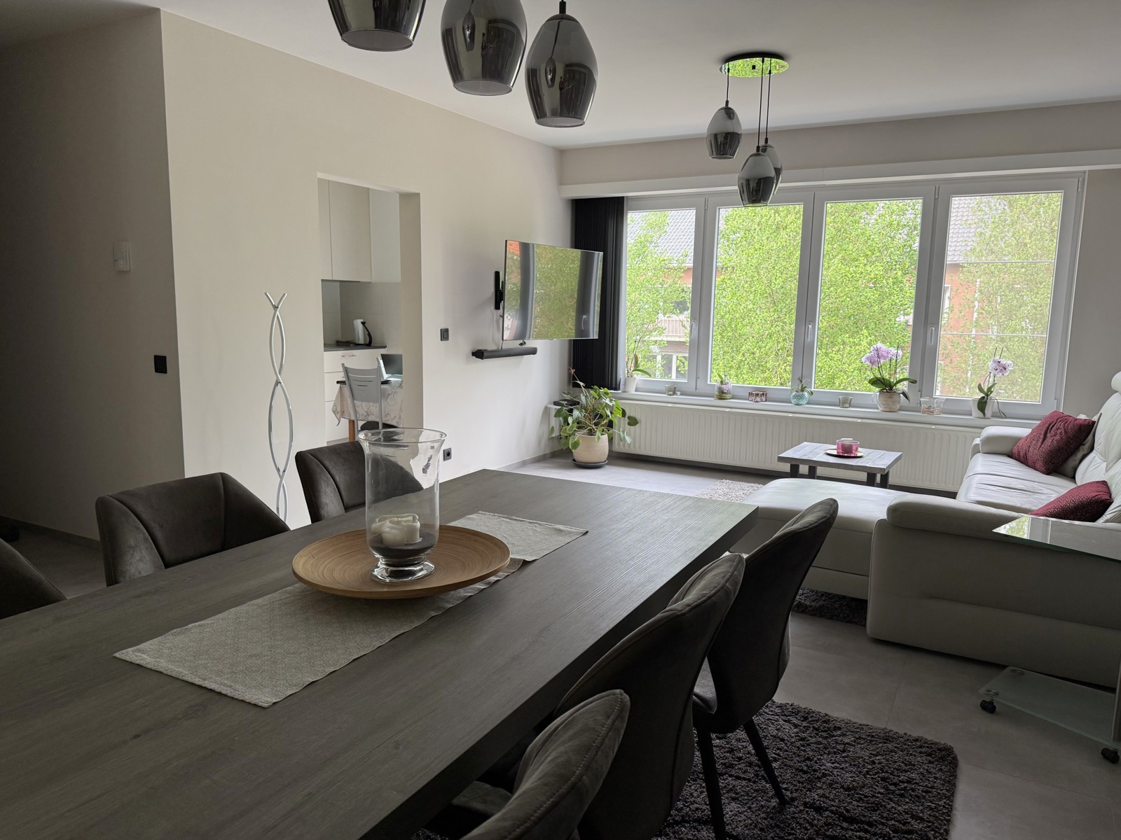 Ruim gerenoveerd appartement met garagebox te huur! - foto 3