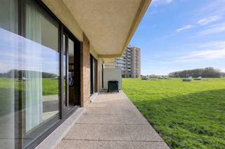 Dit op te frissen appartement met veel potentieel is gelegen op het gelijkvloers en geniet van een uitstekende ligging nabij de havengeul en...