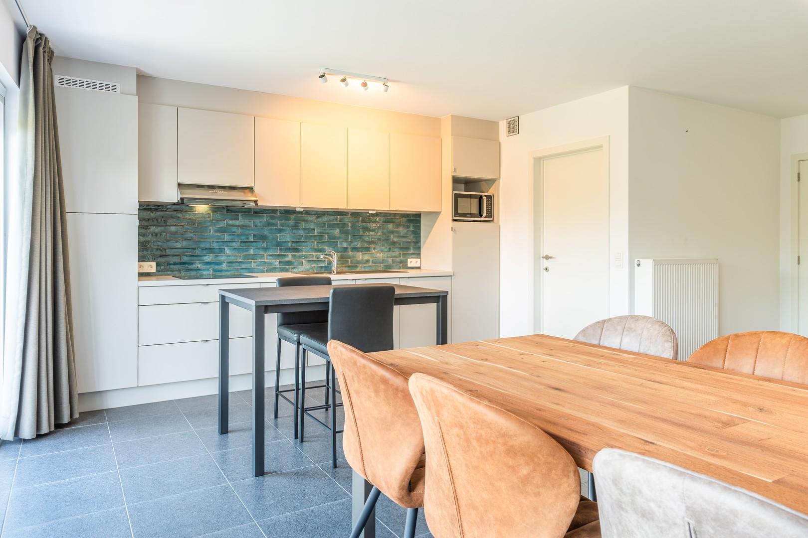 Lichtrijk appartement met twee slaapkamers en terras en grote garage. - foto 4