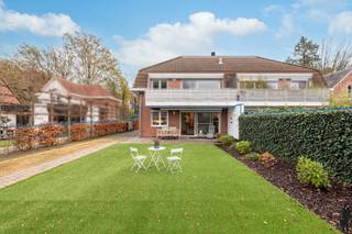 Comfortabel gelijkvloers appartement met tuin en carport nabij het centrum van SchildeIn een rustige straat bevindt zich dit verzorgd en instapklaar...