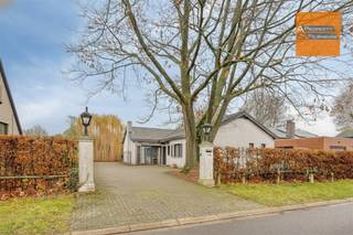 <p><span>This quietly located bungalow in need of renovation offers an excellent opportunity for those looking for a home with lots of potential. The house has three bedrooms, a cozy dining area, and a bright living room. The fitted kitchen connects nicely to the veranda, where you can enjoy the view of the garden.</span></p><p><span>The bathroom is equipped with a bath/shower and there is an indoor garage.</span></p><p><span>The property is situated on a 10-acre plot and has a beautiful spacious garden, an ideal place for relaxation and offering numerous possibilities for lovers of outdoor space.</span></p><p><span>This property is the perfect base to renovate entirely to your own taste and transform into a beautiful, contemporary home in a quiet location.</span></p><p><span> </span></p><p><span>This property is subject to the renovation obligation imposed by the Flemish government for residential buildings.</span></p><p><span> </span></p><p><span>Scoop sale, viewing by appointment on Saturday 9 May from 10am to 1pm and on Wednesday 13 May from 2pm to 5pm. </span></p><p><span> </span></p><p><span>The price is a starting price, bids from 380,000.</span></p><p><span> </span></p><p><span>Interested? Contact us today for more information or to arrange a visit.</span></p><p><span> </span></p><p><span> </span></p><p><span> </span></p>