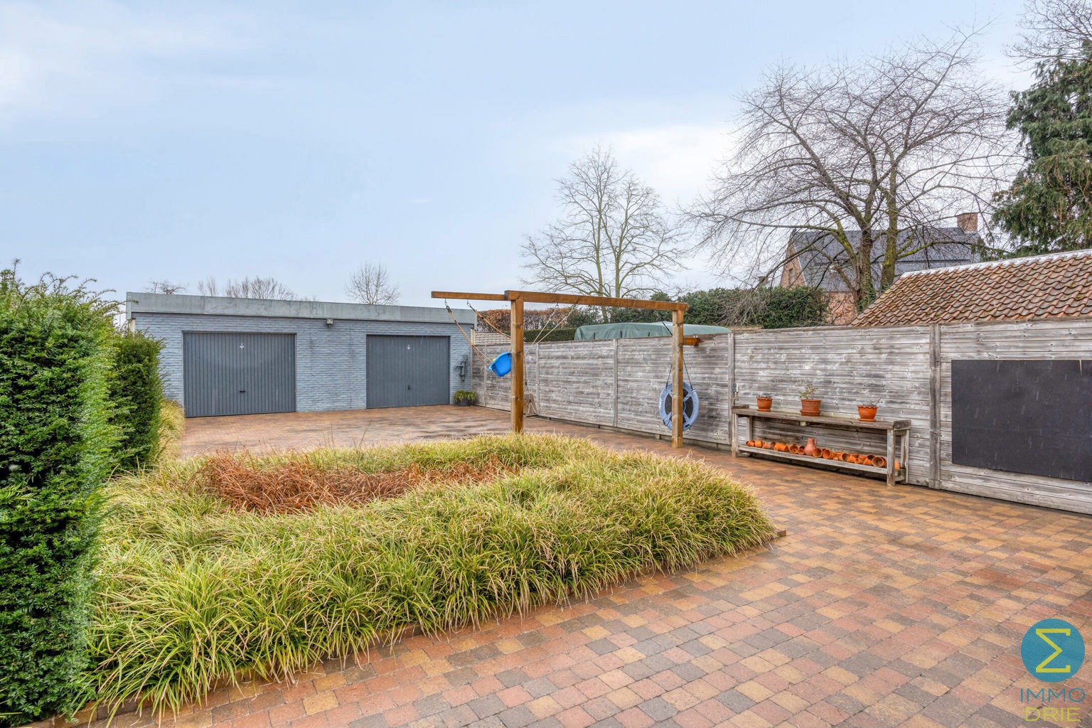 Nette half vrijstaande woning met 3 slpks en ruime garage  - foto 2