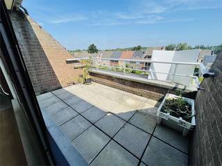 Sint-Michiels, rustige liggingHeel mooi lichtrijk  ENERGIEZUINIG appartement met 1 slaapkamer, 2 ZONNETERRASSEN en mogelijkheid om GARAGEBOX bij te...