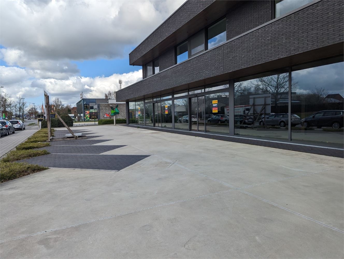 NIEUWBOUW COMMERCIËLE UNIT 458 m2 MET PARKING - foto 1