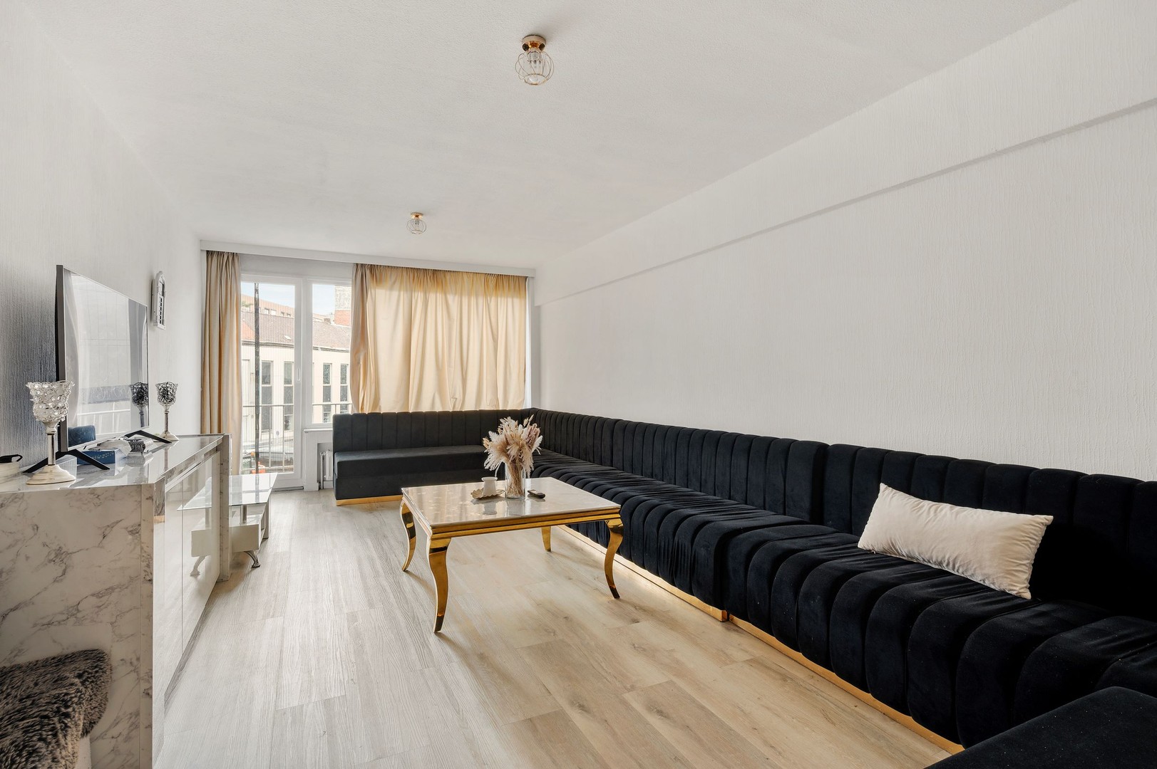 Energiezuinig en gezellig verhuurd appartement met 2 slaapkamers en balkon achteraan nabij het station van Kortrijk - foto 2