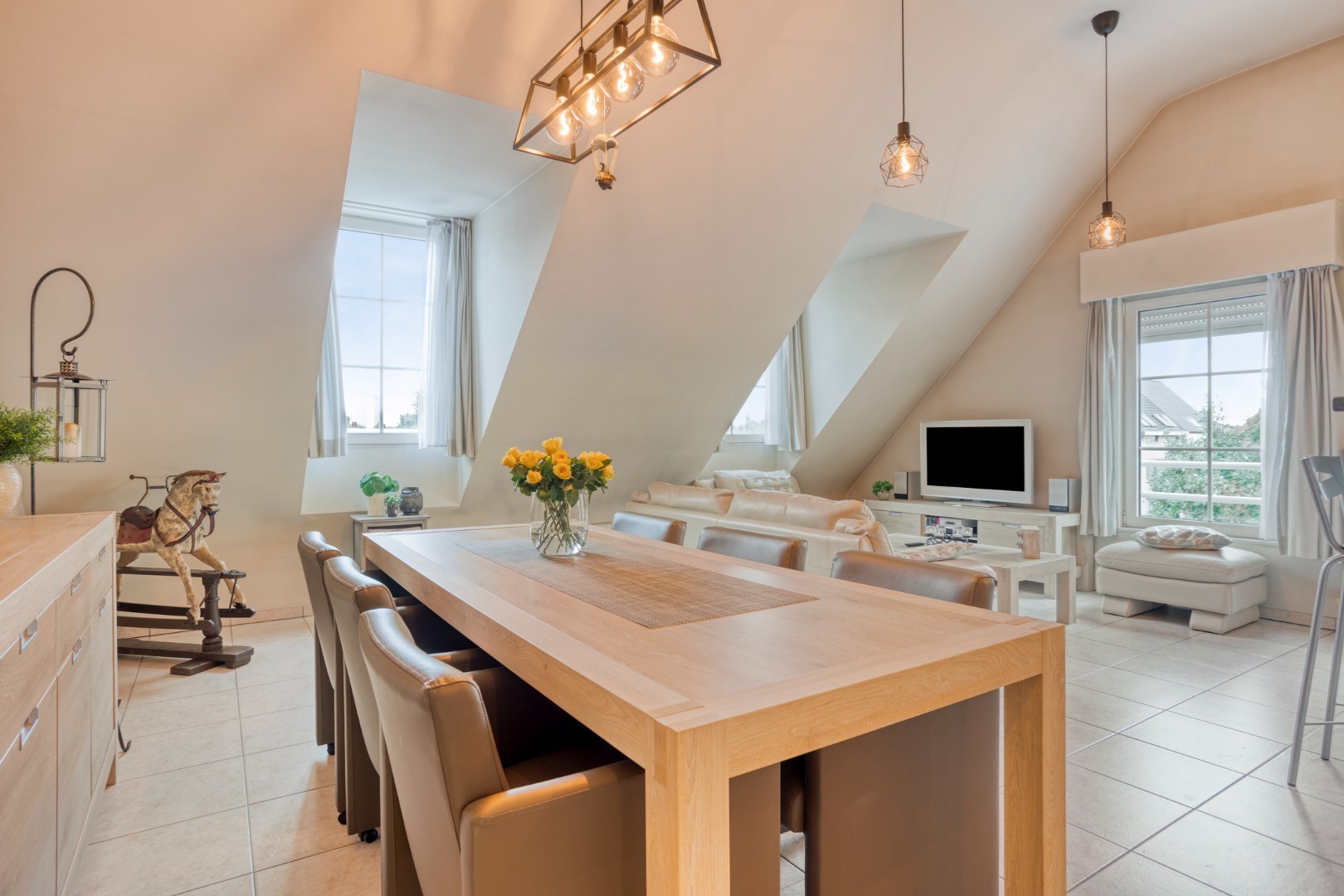 Stijlvol dakappartement met 2 slaapkamers en alle comfort - foto 4