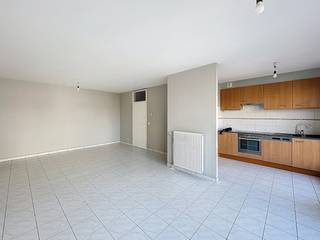 JETTE - Appartement twee slaapkamers te huur met parking op de 4de verdieping in uitstekende staat. Bij het appartement hoort een...