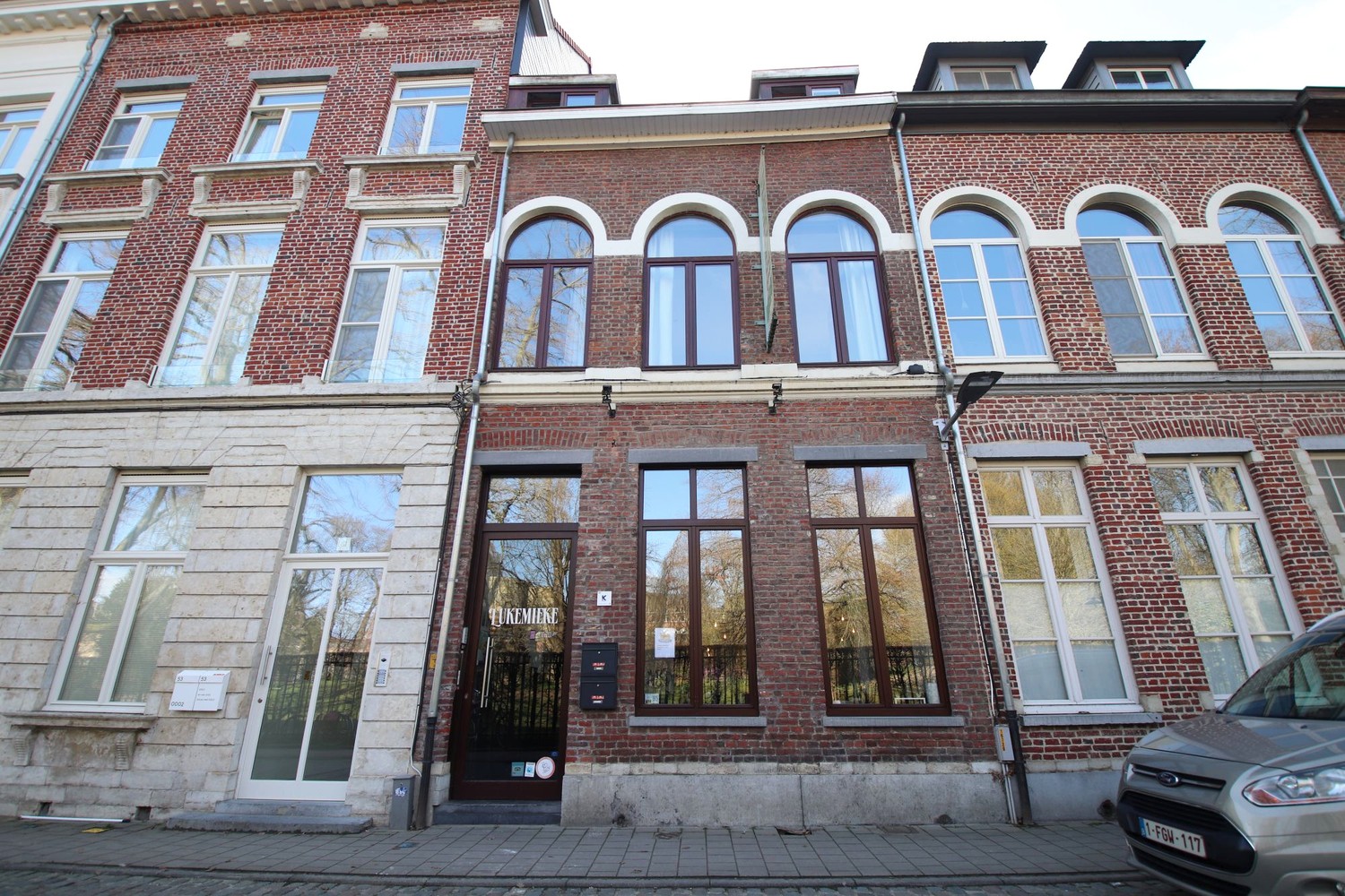 Goed gelegen, zuid-gericht handelshuis, met 2 flats - foto 1