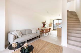 Recent gebouwde duplex appartement op de vierde verdieping, gelegen in een rustig straatje op het gegeerde bruisende Zuid, instapklaar.Volledig...