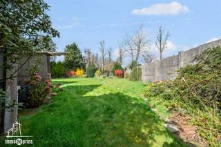 In Sint-Niklaas vindt u deze op te frissen gesloten bebouwing met garage op een perceel van maar liefst 852 m², met een bewoonbare oppervlakte van...