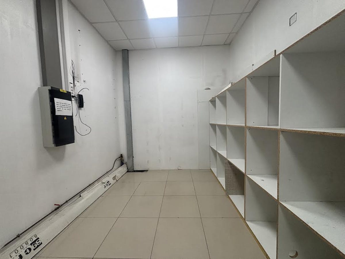 Unique office for rent in the heart of Kortrijk - photo 5