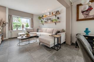 ZEER SPECIALE PRACHTIG GERENOVEERDE HALF OPEN BEBOUWING KNAPPE RENOVATIE hal, ruime super gezellige living, aanpalend een ingerichte prachtige design...