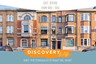 DISCOVERY DAY: sam. 07/02 de 10h à 12hSoyez les premiers à découvrir cette propriété ! Attention, uniquement sur rendez-vous !www.sint-pietersaalststraat65.beEn bordure du prestigieux quartier Million, nous vous proposons cette belle propriété avec belle façade, composée de 2 appartements. La propriété se compose d'un appartement d'une chambre au rez-de-chaussée et d'un appartement en duplex au 1er étage. Les appartements disposent d'un accès au jardin, d'une cave et de compteurs individuels. Les deux entités sont considérées comme autorisées par la ville de Gand.L'appartement du rez-de-chaussée app. (83m²) : grand espace de vie avec cuisine attenante à rénover, chambres arrière, toilettes, buanderie et salle de bain avec douche. Actuellement loué. Label EPC B (190 kWh/m²an). Électricité conforme.Le duplex app. (168m²) : Rez-de-chaussée avec espace de vie à l'avant avec de grandes fenêtres impressionnantes, laissant entrer beaucoup de lumière du soleil. Ensuite, il y a le coin salon avec la cuisine à rafraîchir. Cet étage abrite également la salle de bains avec baignoire, lavabo et toilettes. L'étage supérieur comprend deux grandes chambres et des toilettes supplémentaires. Actuellement en pleine propriété. Label EPC B (198 kWh/m²an). Conforme aux normes d'électricité.L'emplacement privilégié de la propriété se traduit, entre autres, par un accès facile à la gare St Peter's (650m) et à l'arrêt de tram vers le centre ville (100m).Il s'agit d'une propriété idéale pour ceux qui souhaitent y apporter leur propre style, ou pour un investissement à fort potentiel locatif.