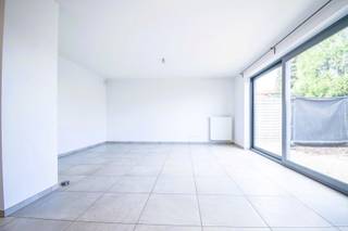 Op zoek naar een instapklare woning met potentieel? Deze goed onderhouden gelijkvloerse woning, biedt alles wat je nodig hebt voor comfortabel...