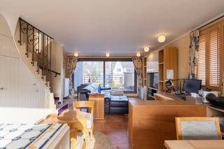 In een recent en verzorgd gebouw met lift, op wandelafstand van het centrum van Sterrebeek, bevindt zich dit prachtig en hedendaags duplex...