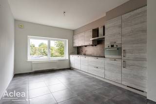 Volledig instapklaar duplex-appartement aan de rand van Gent. Het appartement werd recent volledig gerenoveerd. <br /><br />Indeling: <br /><u>0: </u>Privatieve inkomhal<br /><u>+1: </u> hall, lichtrijke eet-en leefruimte met open keuken, toilet, wasplaats, balkon en berging<br /><u>+2: </u>nachthal, slaapkamer met terras, badkamer en slaapkamer<br /><br />- centrale verwarming op aardgas<br />- elektriciteitskeuring is conform <br /><br />Het appartement is ook zeer geschikt als investeringspand!<br /><br /> Interesse? Aarzel dan niet om ons te contacteren voor een bezoek!