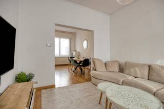 Op zoek naar een centraal gelegen woning met tal van mogelijkheden? Deze eigendom in de Koningin Astridstraat 5 te Asse combineert een...