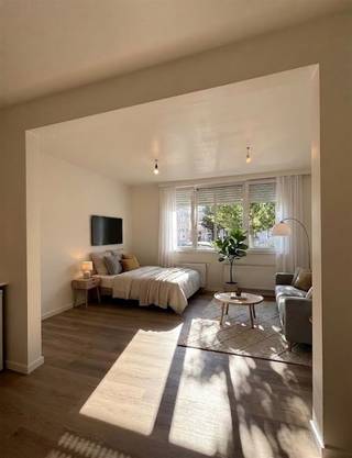 <p><span>Ground-floor, renovated studio in a central location in Antwerp North, close to downtown, public transportation, and various shops and amenities.</span><span> </span></p><p><span><br />Layout</span></p><p><span>Shared entry hall with a separate entrance door to the ground-floor studio. <br />We enter into the kitchen/dining area.</span></p><p><span>The open kitchen offers every convenience and is equipped with a stovetop, refrigerator, sink, range hood, oven, and ample cabinet space. </span></p><p><span>There is also a bathroom with a shower, toilet, and vanity sink. </span></p><p><span> </span></p><p><span>Details</span></p><p><span>- available immediately </span></p><p><span>- plenty of natural light</span></p><p><span>- great location</span></p><p><span>- no common area fees</span></p><p><span>- Water, gas, and electricity metered separately</span></p><p><span> </span></p><p><span>Does this studio in Antwerp sound like the right fit for you? Are you looking for other properties for sale or rent in Antwerp, or would you like to know the value of your property? </span></p><p><span>Then you’ve come to the right place at BOLT IMMO! We’d be happy to help you. Call 03 568 68 06 or email <span>info@bolt.immo</span></span></p><p><span> </span></p><p><span> </span></p>