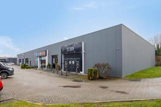 Dit uitstekend gelegen bedrijfsvastgoed is gesitueerd op de Bergensesteenweg in Lot, Beersel. Dit is een unieke kans voor wie wil investeren...