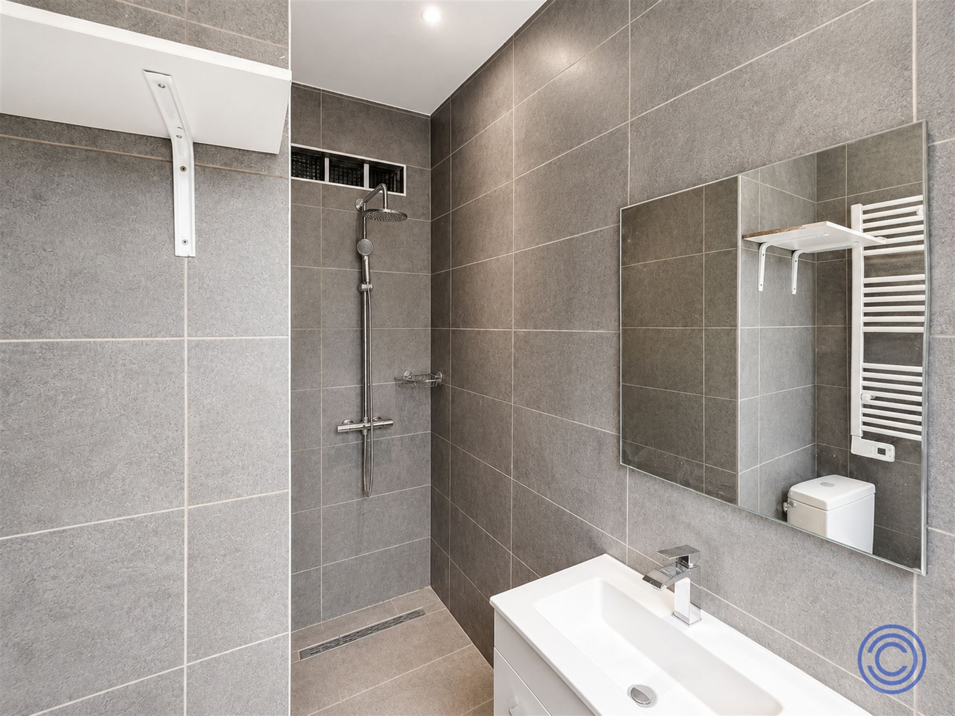Licensed apartment building (4 units) with a garage! - photo 5