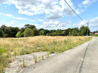 UNIEK en prachtig gelegen BOUWGROND voor villa. MAGNIFIEK UITZICHT! Westgerichte tuin, geen bouwverplichting. Meer inlichtingen = info@immobeguin.be
