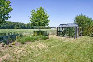 Bouwperceel voor open bebouwing - op het plan aangeduid als LOT 3Zeer rustig gelegen op het einde van een doodlopende straat en met een prachtig...