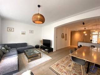 Information appartementBel appartement meublé de qualité d'environ 130m² avec 2 chambres à coucher, situé à l'emplacement TOP ! Vous entrez dans un...