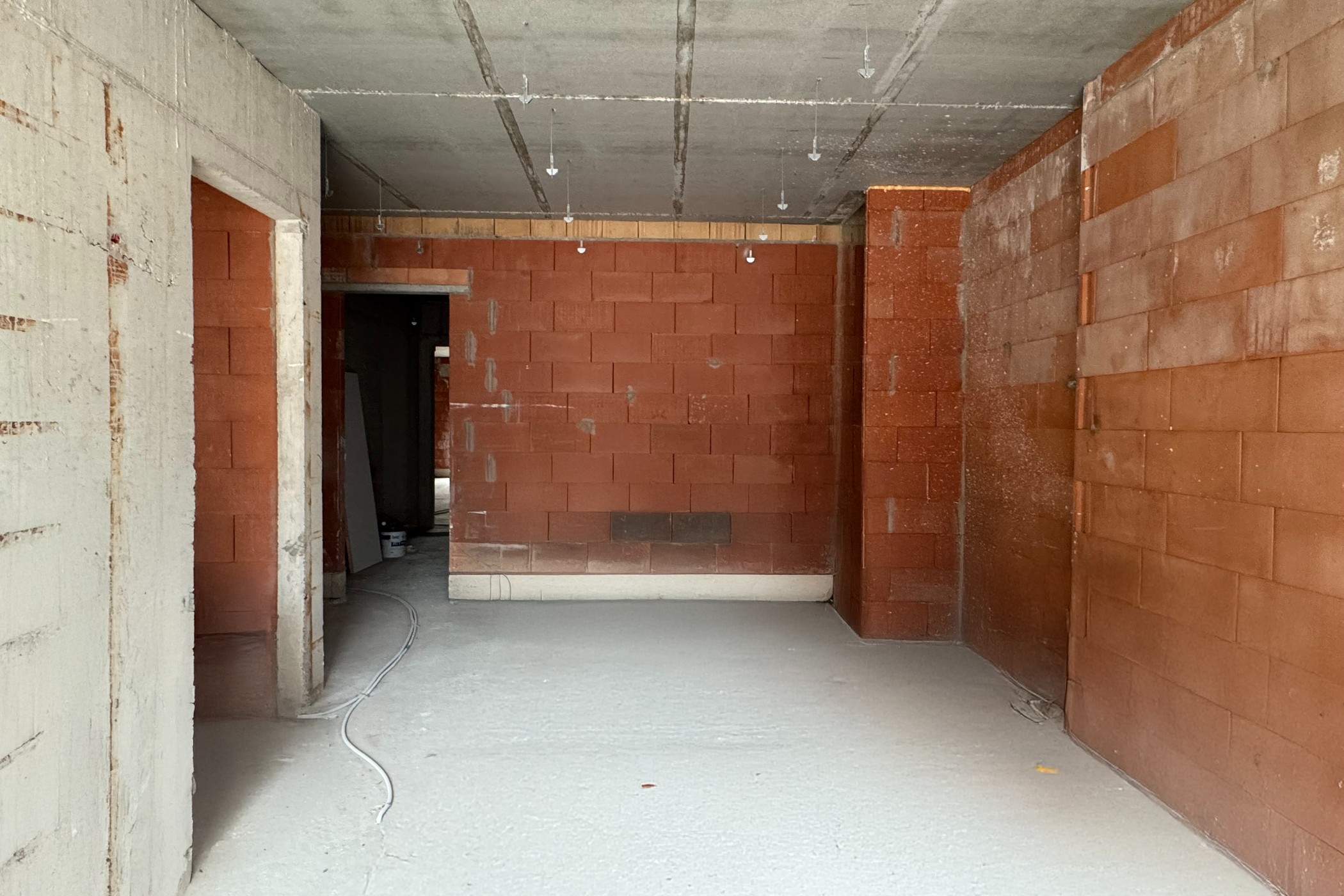 TE KOOP: +/- 150m² Casco handelsruimte in centrum Zeveneken-Dorp - foto 3