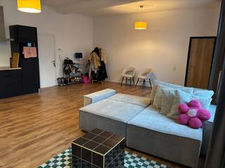 In het hartje van Gent centrum, omringd door leuke eetplekjes, caféetjes winkels, ... vinden we dit charmant gebouw. Het appartement is gelegen op...