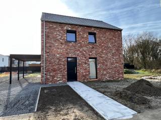 Alleenstaande nieuwbouwwoning met 3 slaapkamers op een perceel van 6are 69ca in een rustig en groen gelegen verkaveling.De woning is als volgt...