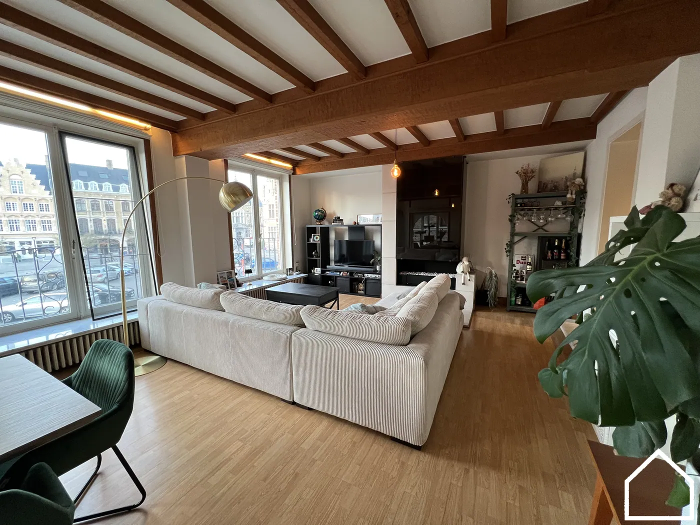 APPARTEMENT MET 2 SLAAPKAMERS OP DE GROTE MARKT VAN IEPER - foto 3