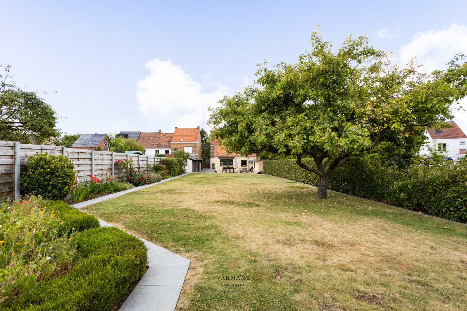 Te renoveren woning op den buiten met veel ruimte en tuin - foto 4