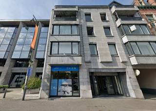 Deze uitzonderlijke gelijkvloerse kantoorruimte van ca. 320 m² is gelegen op een uitstekende zichtlocatie aan de kleine ring van Hasselt, wat...