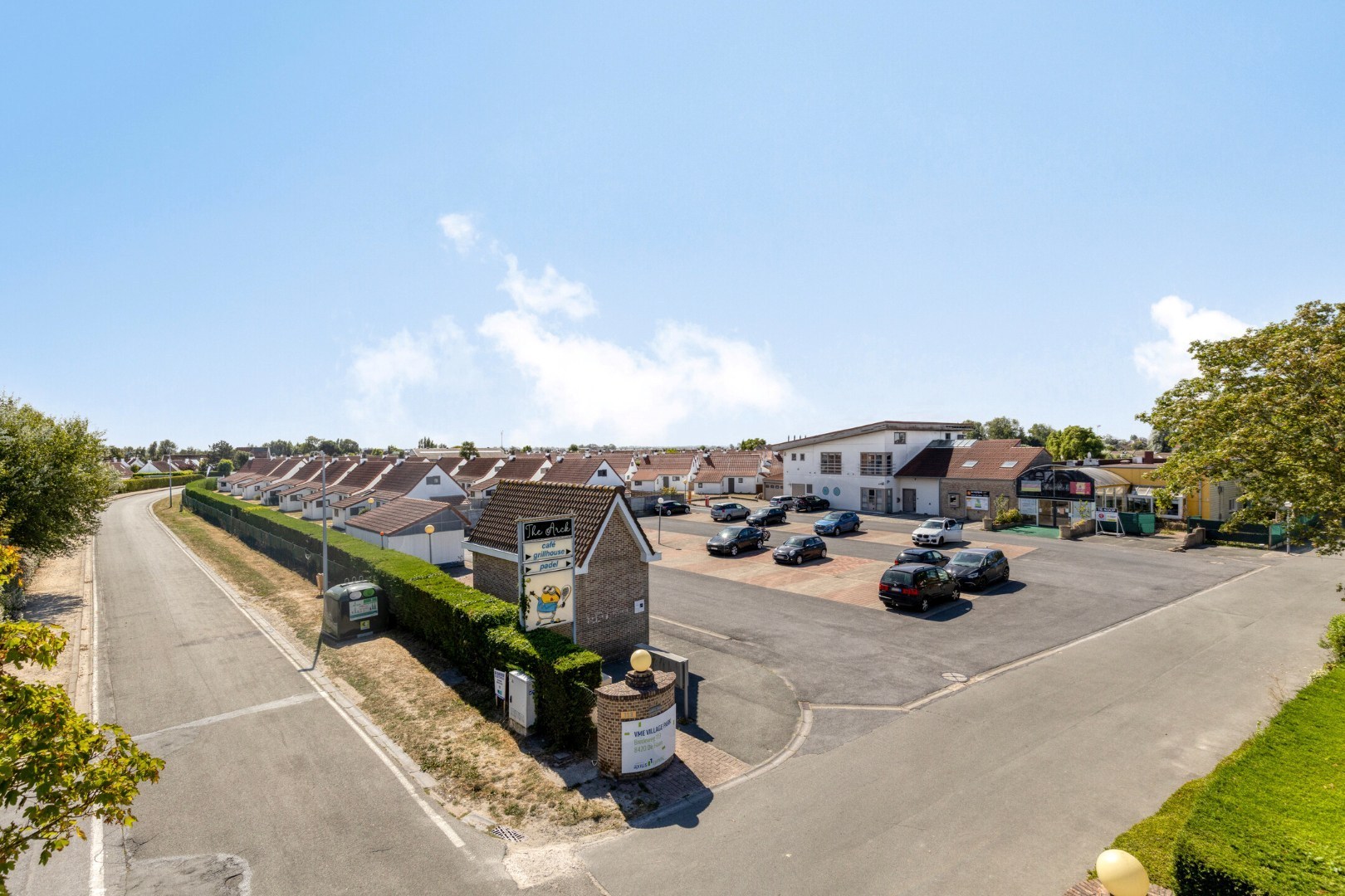 Unieke opportuniteit: horecazaak met 3 padelterreinen, terrassen en tuin te huur! - foto 2