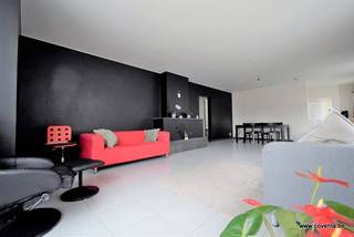 Appartement bien entretenu avec terrasse et garage comprenant : garage, séjour, cuisine séparée, débarras ou pièce supplémentaire, terrasse, salle de...