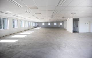Bureaux phénoménalement situés avec des surfaces de 1.827 m² à vendre à 1 km ( !!!) à peine de l'autoroute R0 et de la sortie à Zaventem, ainsi...