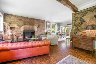 Gelegen te Geraardsbergen op 7 km van Galmaarden......Een stukje Frankrijk bij ons, graag bieden wij u deze fantastische woning aan met prachtig...