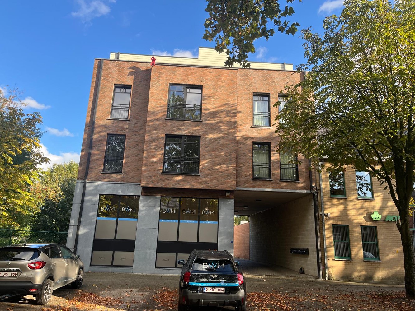 Nieuwbouw BEN-appartement (V2) met 2 slaapkamers, lift, private kelderberging en autostaanplaats in de garage. Gelegen in het centrum van Mol. - foto 2