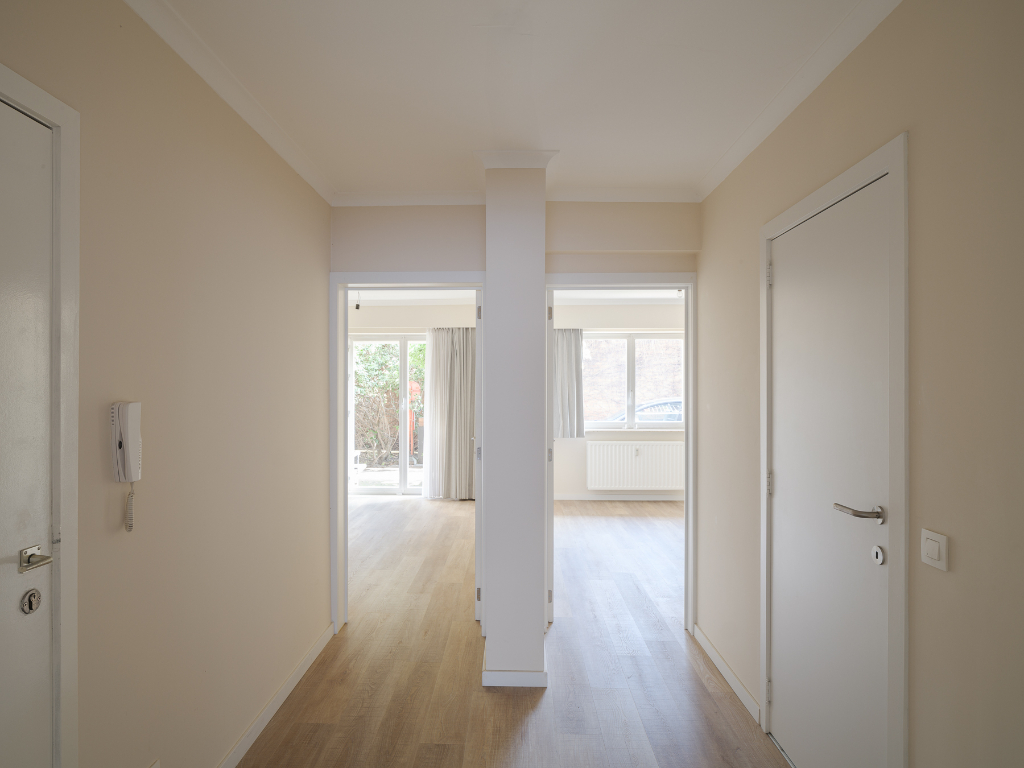 Coupure Rechts. Kwalitatief gerenoveerd 2 slpk-appartment met terras op een boogscheut van het stadscentrum. - foto 4