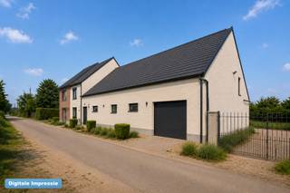 <strong>Unieke renovatiekans op uitzonderlijke locatie in Aarschot</strong><br /><br />Op zoek naar een eigendom die rust, privacy en een exclusieve ligging combineert met de mogelijkheid om uw droomwoning volledig naar eigen wens te realiseren? Dan is deze uitzonderlijke eigendom zonder twijfel een buitenkans.<br /><br />Deze karaktervolle langgevelhoeve met een indrukwekkende gevelbreedte van maar liefst 23 meter bevindt zich op een werkelijk unieke locatie in Aarschot. Omringd door groen en natuur geniet u hier van een ongeëvenaarde rust en privacy, terwijl alle dagelijkse voorzieningen, het stadscentrum en de verbinding naar de autosnelweg richting Leuven en Brussel zich op korte afstand bevinden. Een zeldzame combinatie die slechts uitzonderlijk op de markt komt.<br /><br />De eigendom wordt aangeboden als een totaalrenovatieproject en biedt bijzonder veel potentieel. Een grote meerwaarde is dat de woning wordt verkocht inclusief een vergunde bouwvergunning en goedgekeurde plannen, waardoor u onmiddellijk aan de realisatie van uw droomproject kunt beginnen zonder lange administratieve procedures.<br /><br />Volgens de vergunde plannen wordt de woning omgevormd tot een exclusieve gezinswoning met een doordachte en hedendaagse indeling:<br />
<ul>
<li>Ruime inkomhal</li>
<li>Bureau of praktijkruimte</li>
<li>Royale leefruimte met open keuken</li>
<li>Garage</li>
<li>Vier volwaardige slaapkamers</li>
<li>Twee badkamers</li>
<li>Diverse praktische berg- en leefruimtes</li>
</ul>
<br />De absolute blikvanger van deze eigendom zijn zonder twijfel de adembenemende vergezichten over de omliggende natuur. Dankzij de unieke inplanting geniet u dagelijks van een panoramisch uitzicht dat elk seizoen een ander decor biedt.<br /><br />Troeven van deze eigendom:
<ul>
<li>Uitzonderlijke en rustige ligging</li>
<li>Volledige privacy midden in het groen</li>
<li>Indrukwekkende gevelbreedte van 23 meter</li>
<li>Verkocht met vergunde bouwplannen</li>
<li>Mogelijkheid om een exclusieve droomwoning te realiseren</li>
<li>Vier slaapkamers en twee badkamers volgens vergunde plannen</li>
<li>Vlotte verbinding naar Leuven, Brussel en belangrijke invalswegen</li>
<li>Prachtige, blijvende natuurzichten</li>
<li>Zeldzame eigendom met uniek karakter</li>
</ul>
Een eigendom voor wie geen genoegen neemt met het gewone en op zoek is naar een uitzonderlijke woonbeleving op een locatie die zelden beschikbaar komt.<br />Contacteer ons voor meer informatie over de plannen en ontdek het unieke potentieel van deze bijzondere eigendom.<br /><br />ook uw eigendom succesvol verkopen? info@lotemvastgoed.be/0475520014<br />