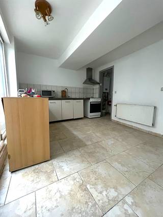 In de Forestier Liederikstraat 1 te Harelbeke vindt u deze woning boordevol potentieel. Een ideale opportuniteit voor wie op zoek is naar...