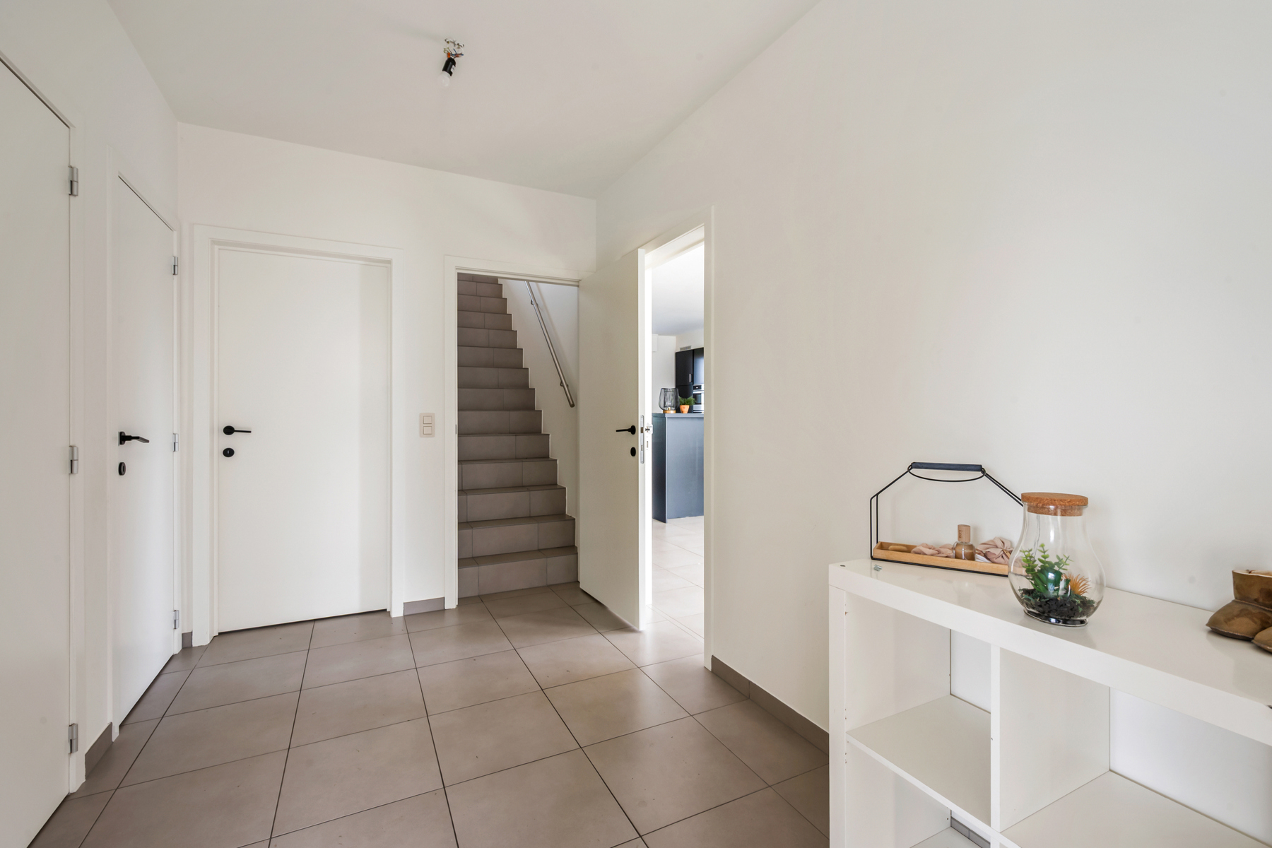 Ruime alleenstaande woning (6 slpks) met garage en tuin - foto 3