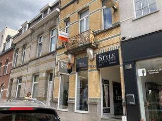 Welkom in deze studio gelegen in het hart van Brasschaat! De studio ( 47m²) beschikt over een moderne, volledig uitgeruste open keuken met stijlvolle...