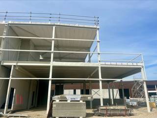 New-build showroom of 243 m² for sale in the new business park “STADSBEEMD”, consisting of 58 sustainable SME units ranging from 100 m² to 425...